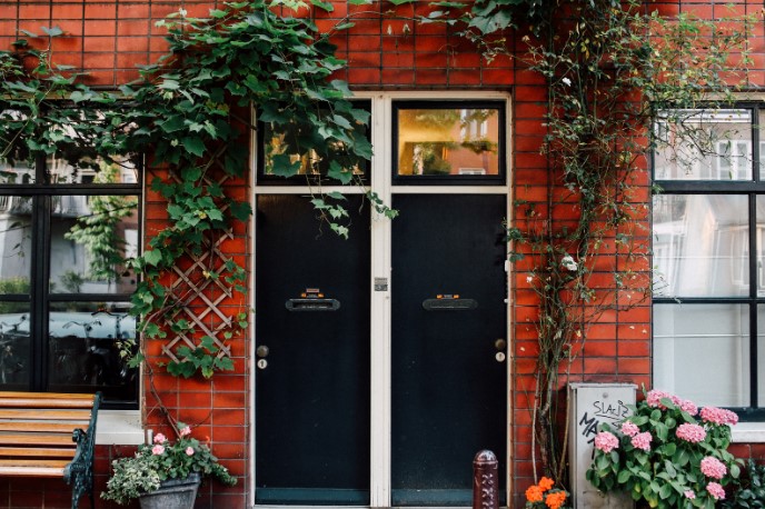 какая дверь лучше для подъезда